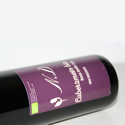 Organic Caberzmein  Wine from Italy Drinks