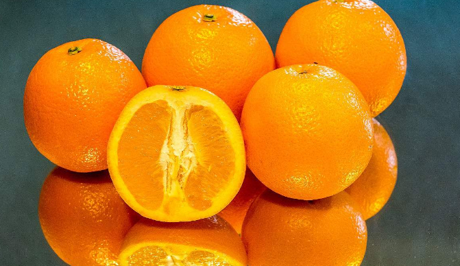 Premium fresh navel oranges